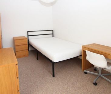 4 bedroom terraced house to rent - Photo 4
