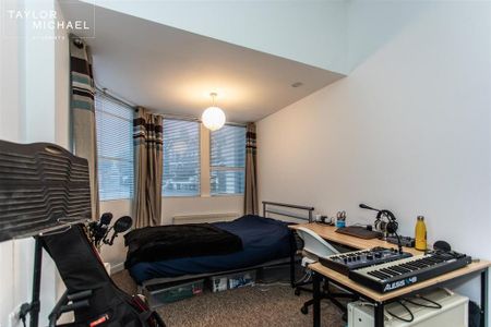 1 bedroom in a house share to rent - Photo 2