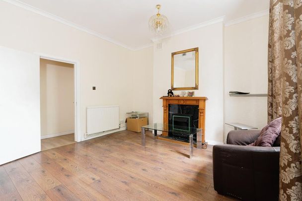 3 bedroom flat to rent - Photo 1