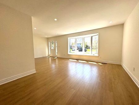 For Lease - 8 Devins Drive Unit# Main Floor, Aurora, Ontario - Photo 4