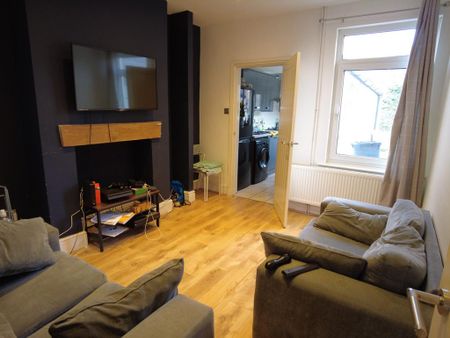 2 bedroom terraced house to rent - Photo 2