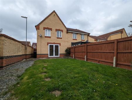 3 bedroom semi-detached house to rent - Photo 2