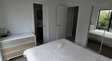 Sunny 2 Bedroom 2 Bathroom with one parking space near new family home - Photo 4