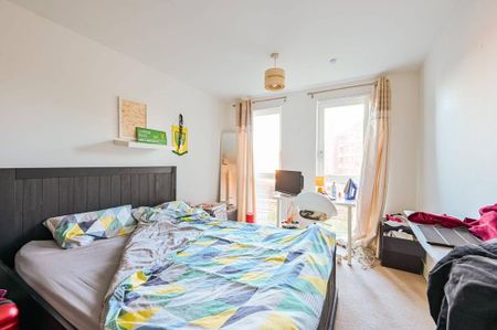 3 bedroom flat to rent - Photo 4