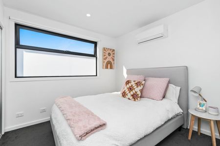 Register To Inspect // Stylish Two-Bedroom Townhouse in a Quiet West Footscray Pocket. - Photo 4