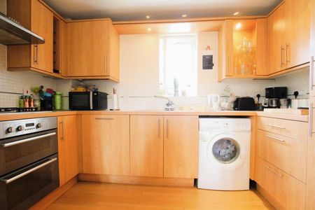 2 bedroom flat to rent - Photo 4