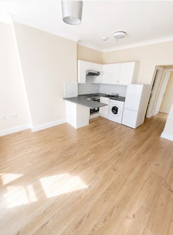 3 Bed Flat, Church Road, NW10 - Photo 3