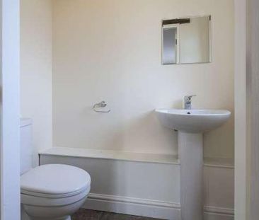 4 bedroom semi-detached house to rent - Photo 6