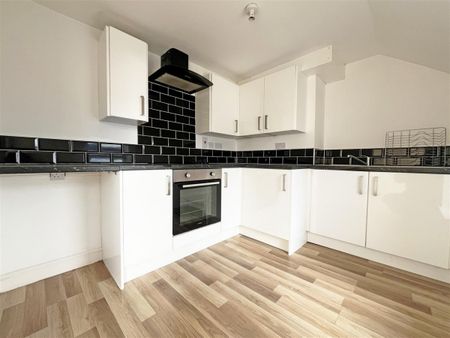 2 bedroom Flat to rent - Photo 4