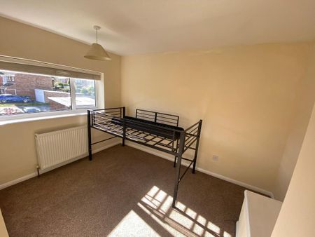 3 bedroom semi-detached house to rent - Photo 4