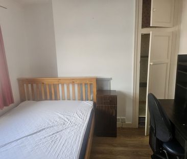 3 Bed Semi-Detached House, Hart Road, M14 - Photo 6