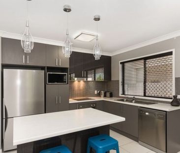 Exceptional Family Home in the Heart of North-Shore Living - Photo 5