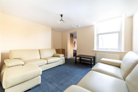 6 bed maisonette to rent in Kelvin Grove, Newcastle Upon Tyne, NE2 - Photo 3
