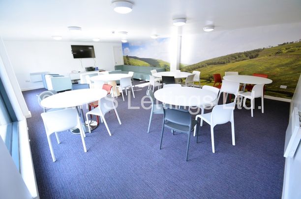 1 Bedroom Studio for rent in St Michaels Lane - Photo 1