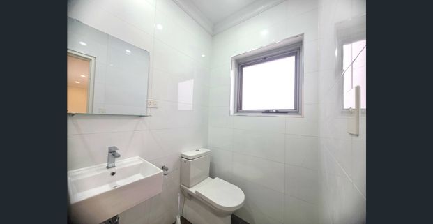 Conveniently Located Modern Studio Apartment - Photo 1