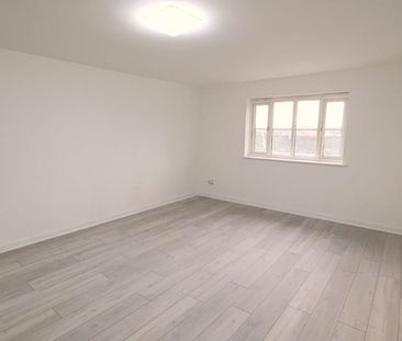2 Bed, Flat - Photo 3