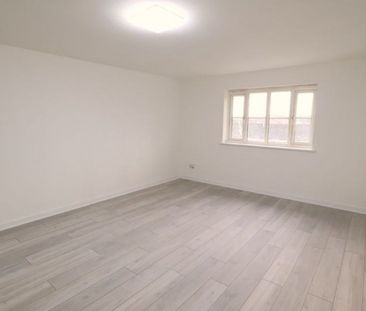 2 Bed, Flat - Photo 6