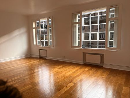 75008 Paris Europe - Photo 3