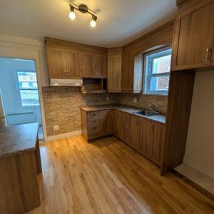 ✨ Magnifique 3 Chambre avec cachet – St-Sacrement – 1395$/mois (Internet & Stationnement inclus) ✨ - Photo 2