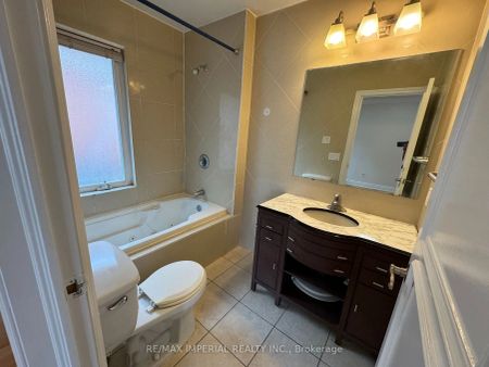 Detached Home For Lease | N9250381 - Photo 3