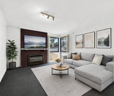 SPACIOUS 3 BEDROOM HOME ONE OF TWO ON THE BLOCK! - Photo 1