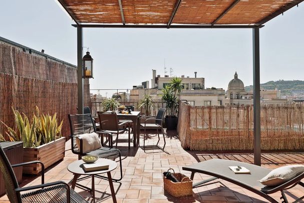 Ronda de la Universitat, Barcelona, Catalonia 08007 - Photo 1