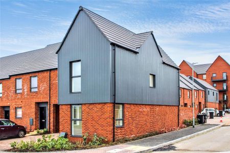 3 bedroom semi-detached house to rent - Photo 4