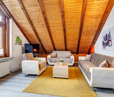 Light-flooded attic apartment in quiet area for rent - Foto 1