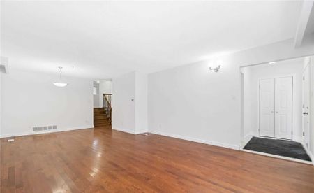 For Lease - 341 Crosby Avenue, Richmond Hill, Ontario - Photo 2