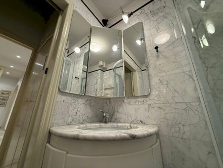 Private room at Via Scipione Ammirato 40 - Photo 2