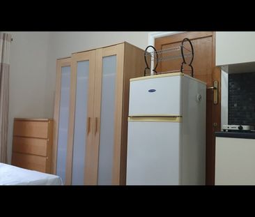 Room in a Shared House, Farley Road, CR2 - Photo 3