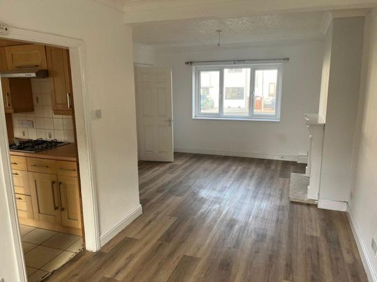 5 bedroom semi-detached house to rent - Photo 1