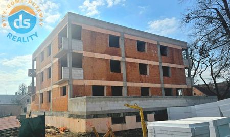 Na prenájom novostavba bytový dom, 1 izbový byt, 43, 17 m2, loggia, podzemné parkovanie, pivnica, výťah, vonkajšie parkovanie, Slavnica - Photo 3