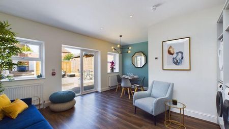 Mixed use to rent - Photo 2