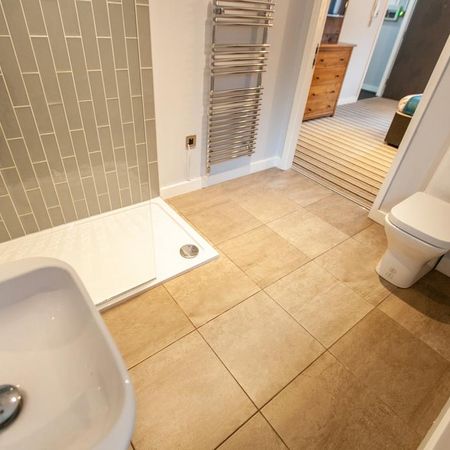 1 bedroom in a house share to rent - Photo 4