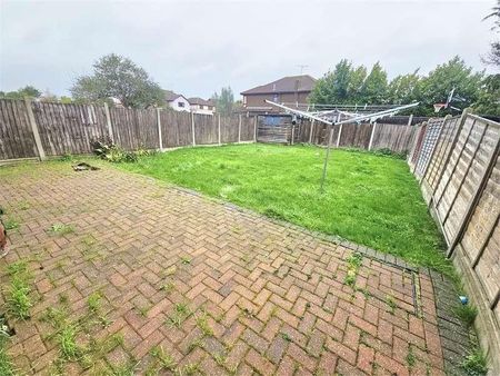 Steli Avenue, Canvey Island, Canvey Island, SS8 - Photo 5