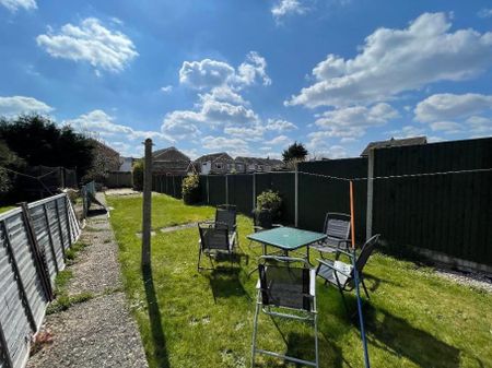 3 bedroom terraced house to rent - Photo 3