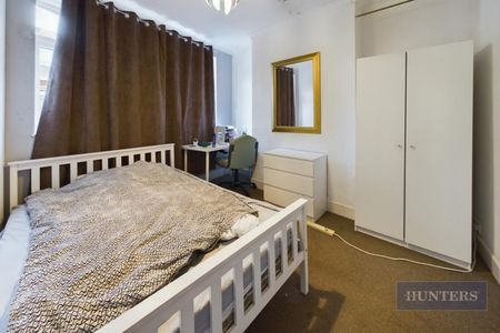 4 bedroom House To Let - Photo 5