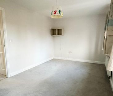 4 bedroom semi-detached house to rent - Photo 6