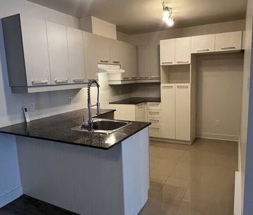 APPARTEMENT 4 1/2 + GRAND BALCON À LOUER - Photo 1