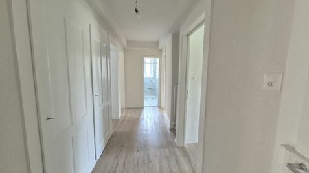 Rénové ! Appartement de 4 pièces au Locle avec balcon - Photo 3