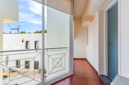 Apartamento T3+1 Duplex para arrendamento com móveis no centro de Cascais - Photo 2