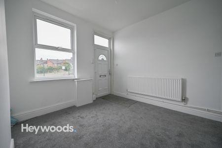 2 bed terraced house to rent in Hassell Street, Newcastle, Staffordshire - Photo 4