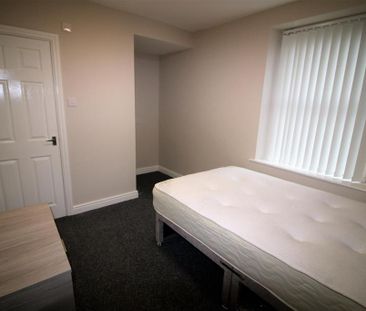 5 bedroom private hall to rent - Photo 3