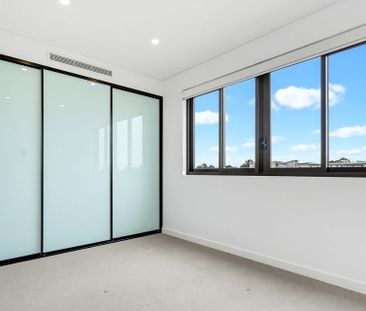 NEAT & TIDY 1 BEDROOM UNIT WITH BLUE MOUNTAINS VIEWS! - Photo 2