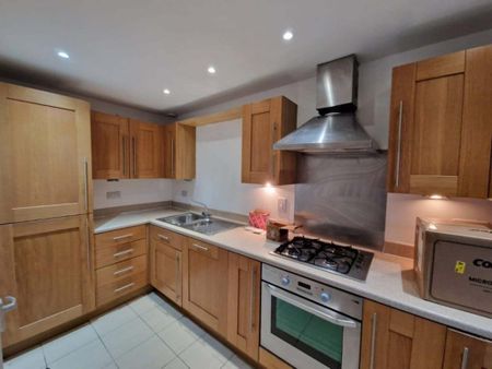 4 bedroom flat share to rent - Photo 4