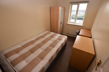 6 bedroom semi-detached house to rent - Photo 2