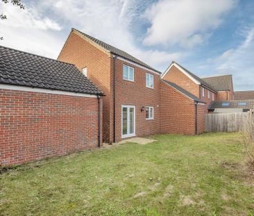 3 bedroom detached house to rent - Photo 2