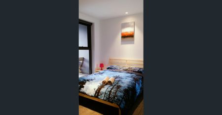 Stylish 1-Bedroom Fully Furnished Apartment in the Heart of South Yarra - Photo 2