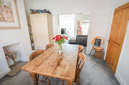 2 bedroom terraced house to rent - Photo 4